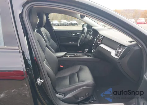 2019 Volvo S60 T5 Momentum z USA, uszkodzony, nr VIN 7JR102FK1KG014865